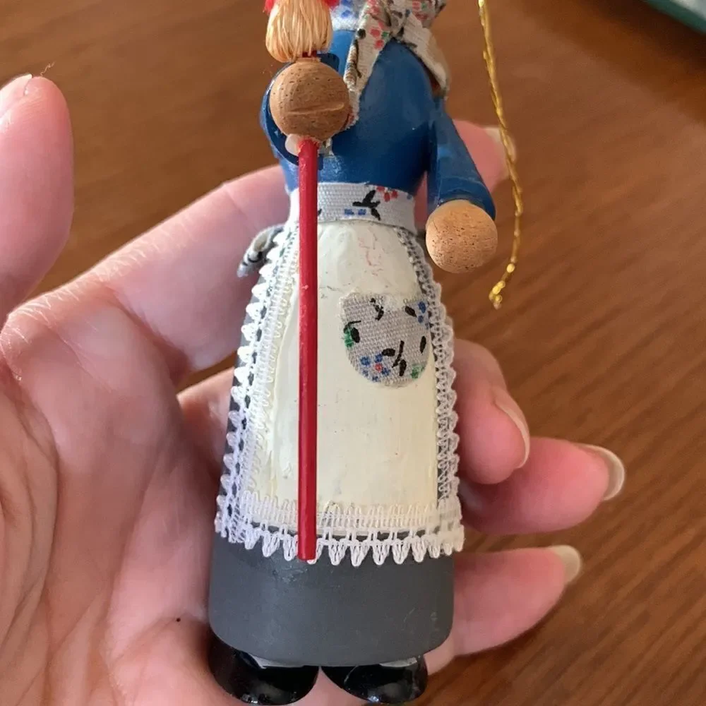 Vtg lady with a straw broom wooden Christmas‎ tree ornament